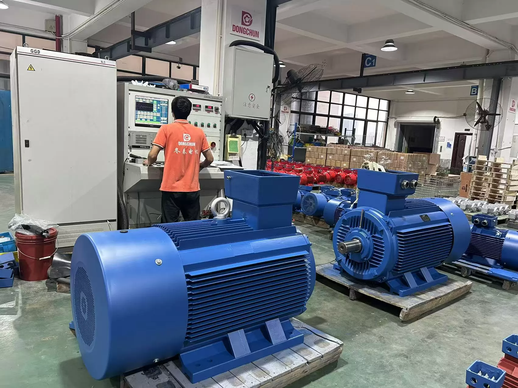 A person using a checklist to inspect an electric motor before shipping